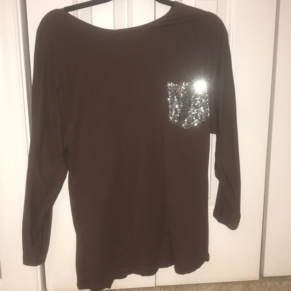 Brown shirt with a sparkly pocket